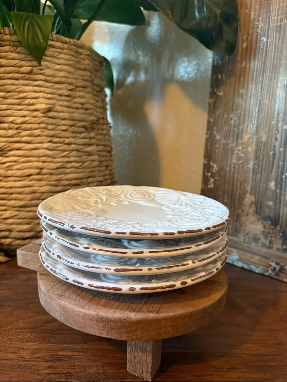 Set If 4 Mud Pie Sanibel Embossed Shell Salad Plates 8”